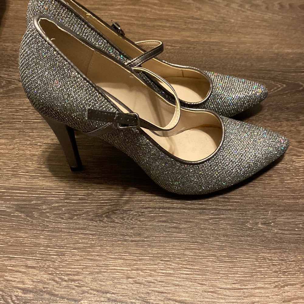 NWOB Dana Buchanan heels